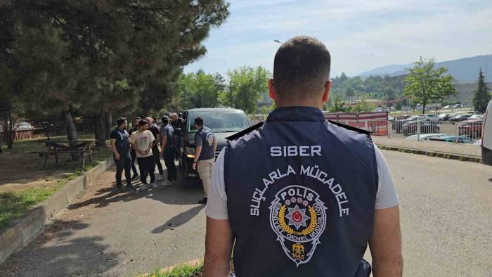 “Sosyal Medyadan Yatırım Yaparak Para Kazanabilirsiniz” Diyerek 30 Milyon Tl Dolandırdılar