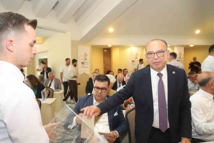 Başkan Akın, Ege Belediyeler Birliği Encümen Üyeliğine Seçildi