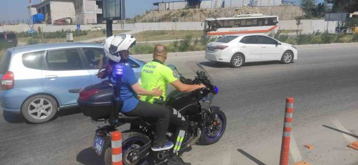 Yanlış Sınav Yerine Gelen Öğrencinin İmdadına Trafik Polisi Yetişti