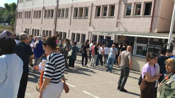 Kocaeli’de Yks Sınavının İlk Oturum Heyecanı