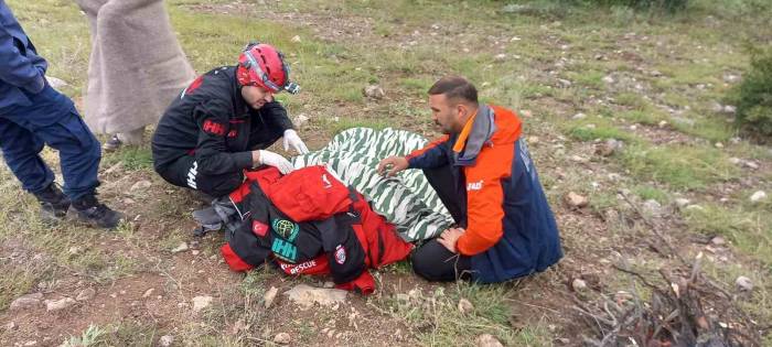 Ormanlık Alanda Kaybolan Yaşlı Kadın Helikopterle Kurtarıldı