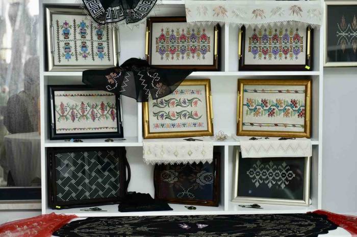 Esenyurt Belediyesi Tarafından Kadınların Kendi Elleriyle Ürettiği Ürünler Sergilendi