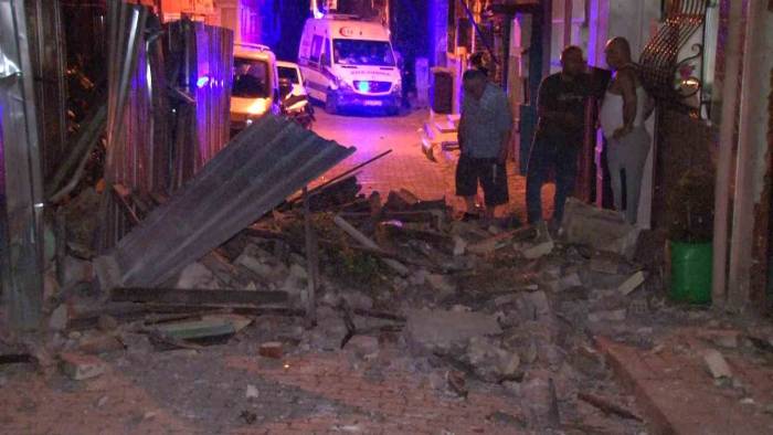 Fatih’te Tarihi Metruk Bina Kısmen Çöktü