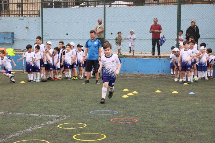 Kağıthane Belediyesi 22 Farklı Branşta Öğrencilere Eğitimler Veriyor