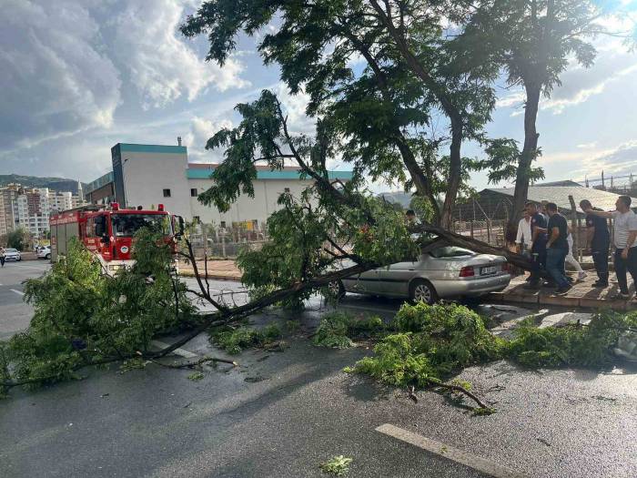 Kayseri’yi Sağanak, Dolu Ve Fırtına Vurdu