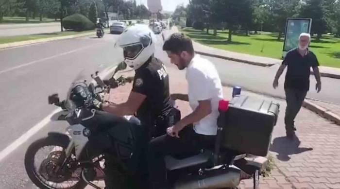 Sınava Yetişemeyen Öğrencilerin İmdadına Polis Ekipleri Yetişti