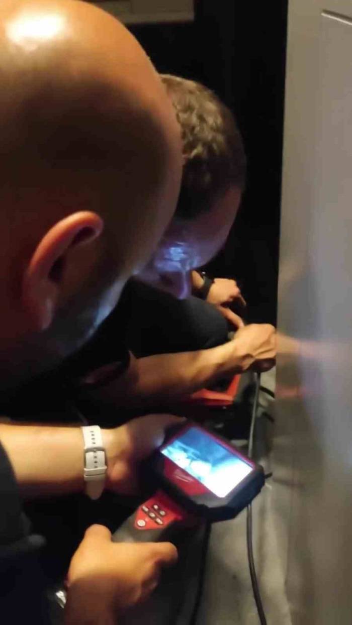 Duvar Arasına Sıkışan Yavru Kediyi İtfaiye Kurtardı