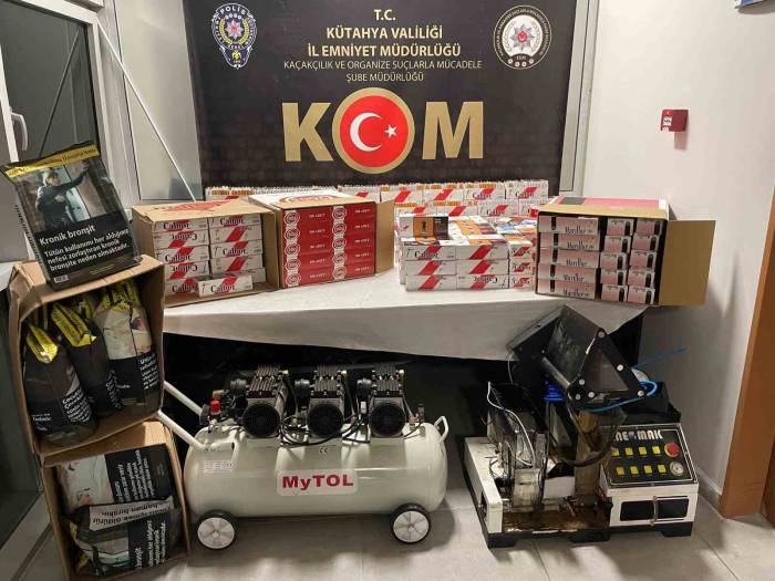 Kütahya’da 19 Bin Adet İçi Dolu Makaron, 19 Kilogram Kaçak Tütün Ele Geçirildi