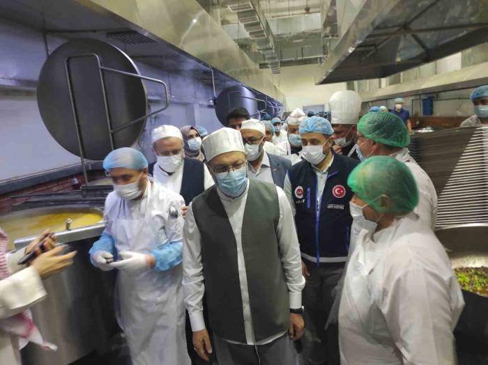 Diyanetin Mekke’deki Mutfağından Her Gün 30 Bin Hacı Adayına 5 Çeşit Türk Lezzeti
