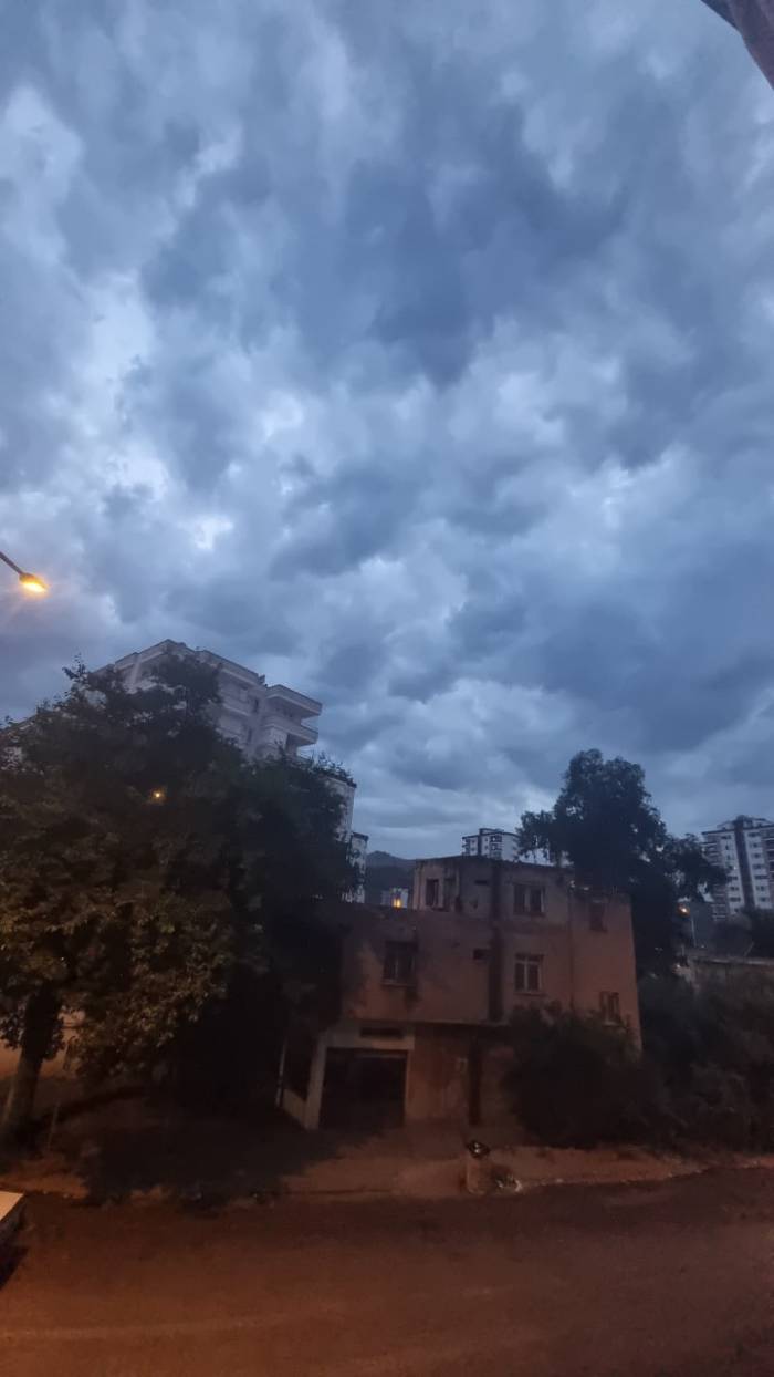 Kozan’da Çocuk Yüzünü Andıran Bulut Belirdi