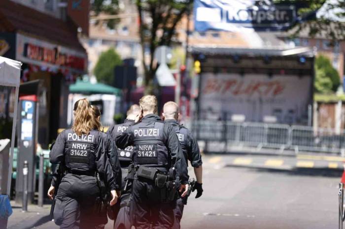 Köln’de Şüpheli Paket Paniği