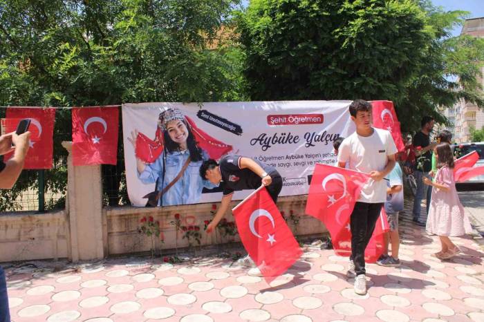 Şehit Öğretmen Şenay Aybüke Yalçın Kozluk’ta Anıldı