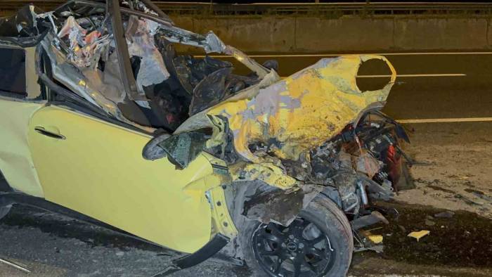 Otomobil Kamyona Ok Gibi Saplandı: 1 Kişi Hayatını Kaybetti