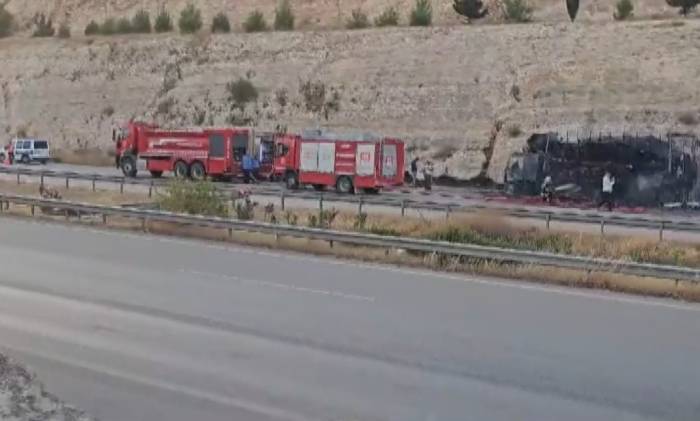 Palet Yüklü Tır Küle Döndü