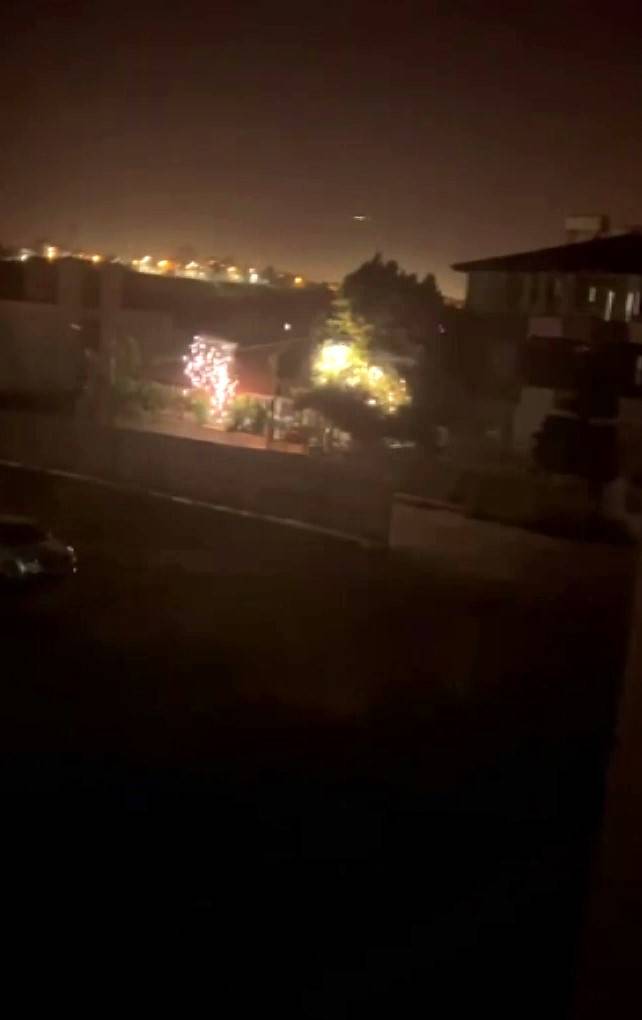 Sıcakla Birlikte Genleşen Elektrik Kablolarındaki Patlamalar Kamerada