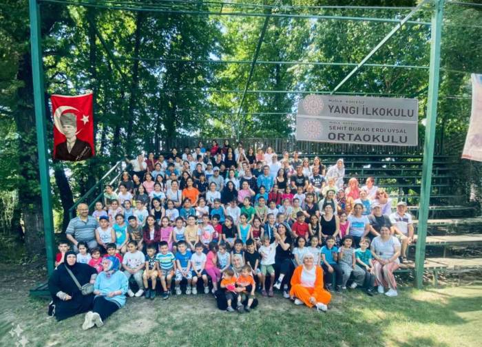 Köyceğiz’de Öğrenciler Piknikte Yılın Yorgunluğunu Attı