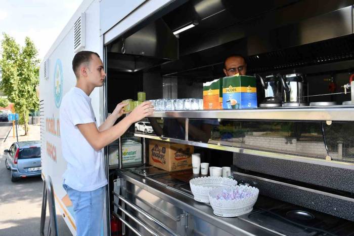 Manisa Büyükşehir Öğrencileri Yalnız Bırakmadı