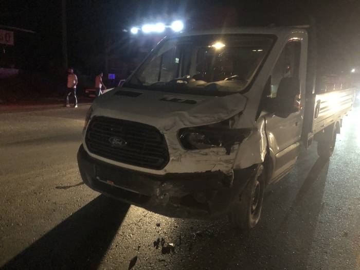 Otomobil İle Transit Araç Çarpıştı: 3 Yaralı