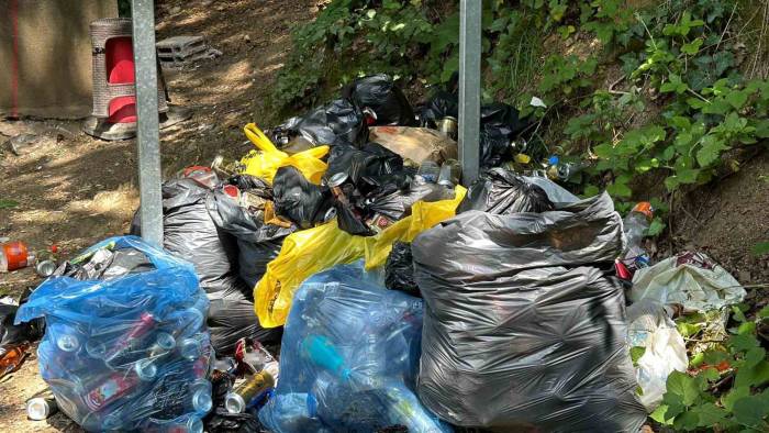 Piknikçiler Belgrad Ormanı’nı Çöp Yığınına Çevirdi