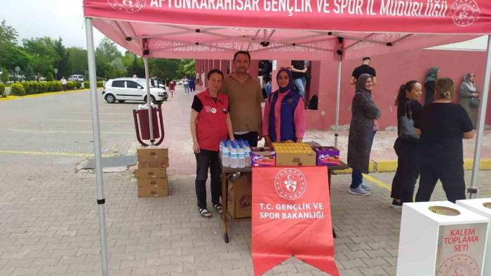 Yks’ye Girenlerin Kalemleri Köy Okullarında Dağıtılacak
