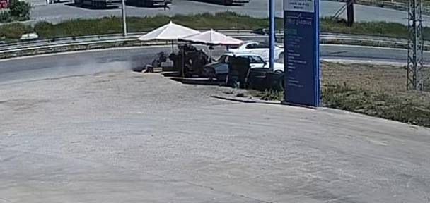 Amasya’da Otomobil Yol Kenarındaki Tezgaha Daldı: 1 Ölü