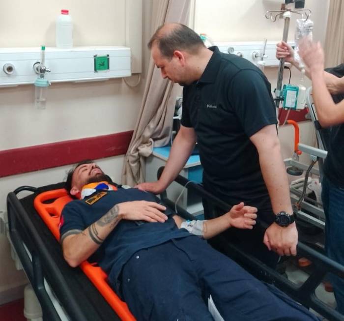 İl Sağlık Müdürü Şenkul Kazada Yaralanan Personelini Hastanede Yalnız Bırakmadı