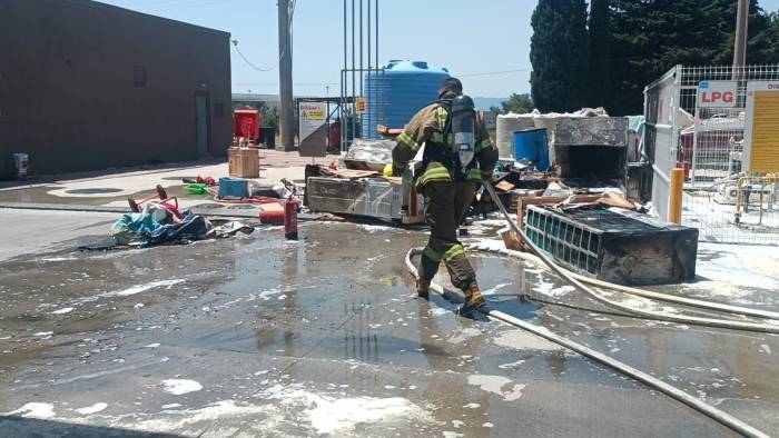 Tadilat Halindeki Benzinlikte Çıkan Yangın Korkuttu