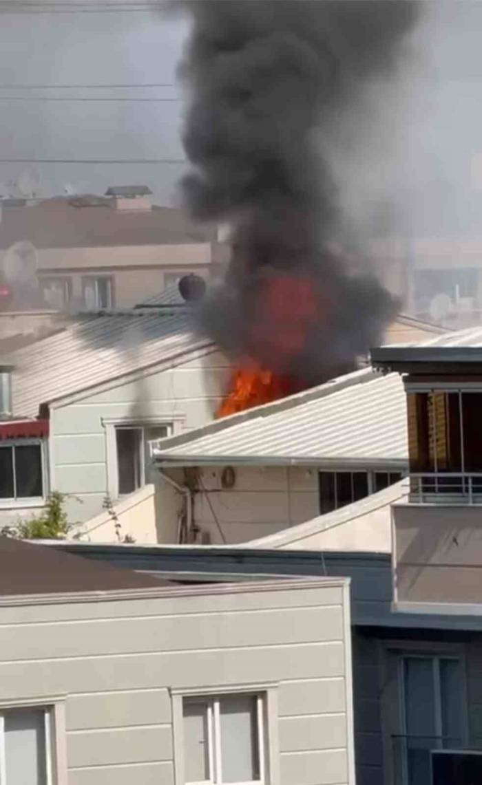 Bursa’da Ev Alev Alev Yandı, Bina Tahliye Edildi