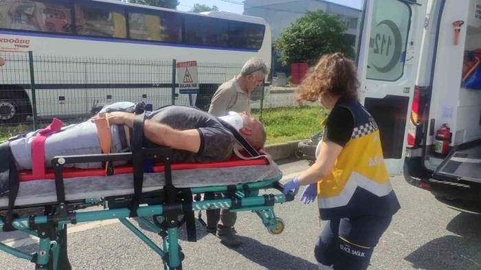 Otomobil Motosiklete Çarptı