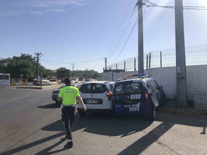 Ehliyetsiz Sürücü Zabıta Aracıyla Çarpıştı: 1 Yaralı