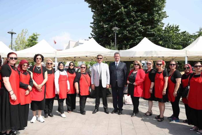 Ahşap Hediyelikler Sergileniyor