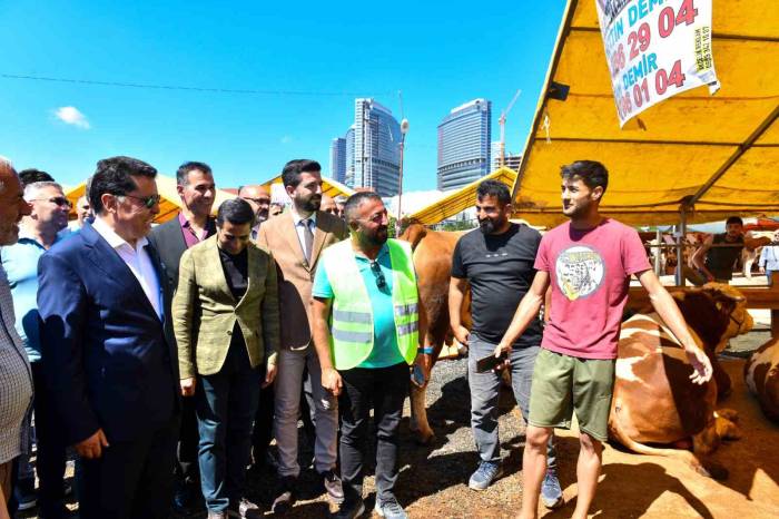 Esenyurt Belediye Başkanı Özer, Mimar Sinan Parkı’nı Ziyaret Etti