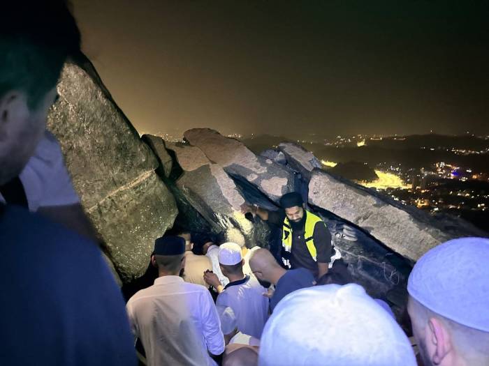 Hira Mağarası’nda Ziyaret Kuyruğu