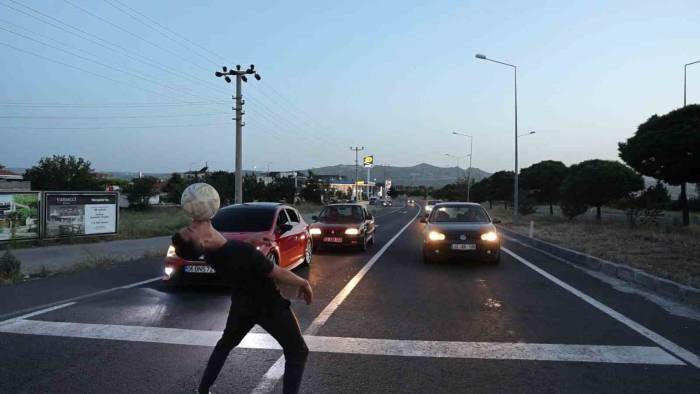 Kırmızı Işıkta Şov Yaptı