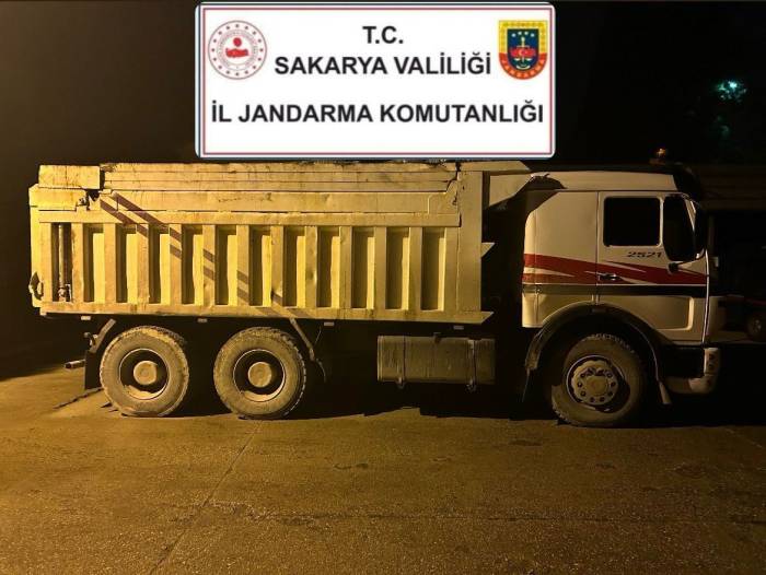 Kocaeli’nden Gelerek Sakarya’da Kimyasal Atık Dökerken Yakalandılar