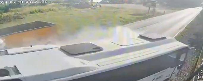 27 Kişinin Yaralandığı Kaza Kamerada