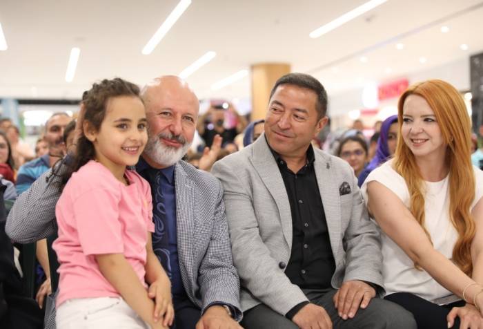 Başkan Çolakbayrakdar, “Her Alanda Gençlerimizin Ve Evlatlarımızın Yanındayız”