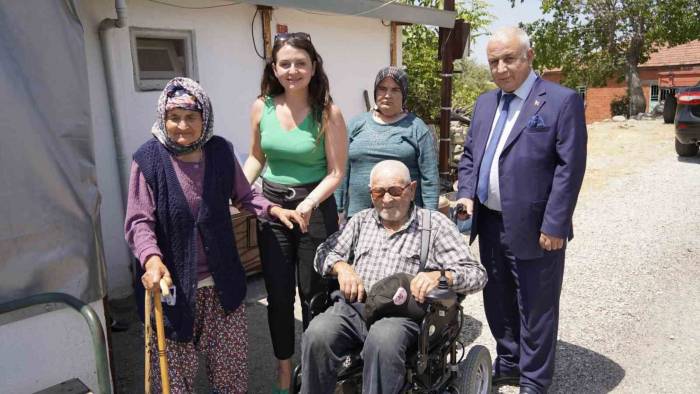 Yaşlı Adam Akülü Aracına Yunusemre’yle Kavuştu