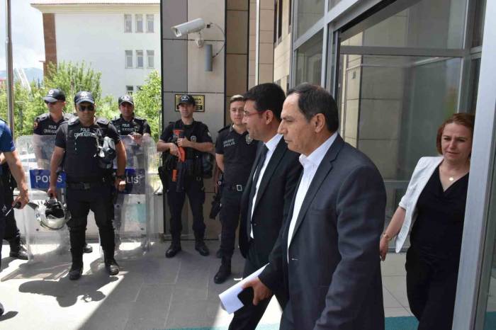 Cumhurbaşkanı Erdoğan’ın Fotoğrafını İndiren Dem Partili Başkan İfade Verdi