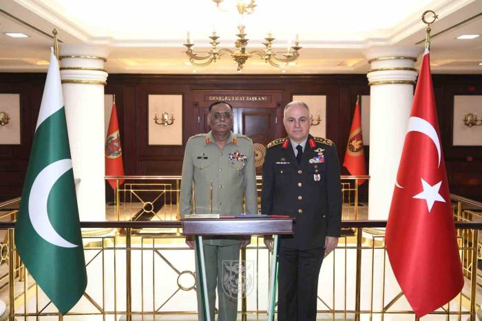 Bakan Güler, Pakistan Genelkurmay Başkanı Mirza’yı Kabul Etti