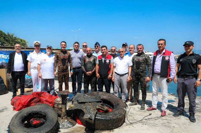 Aliağa’da Deniz Dibi Temizliği Yapıldı