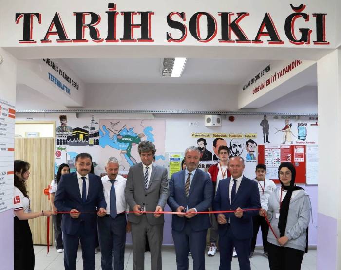 Lisede Sanat Ve Tarih Sokağı