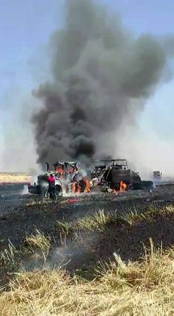 Saman Pres Makinesi İle Traktör Alev Alev Yandı