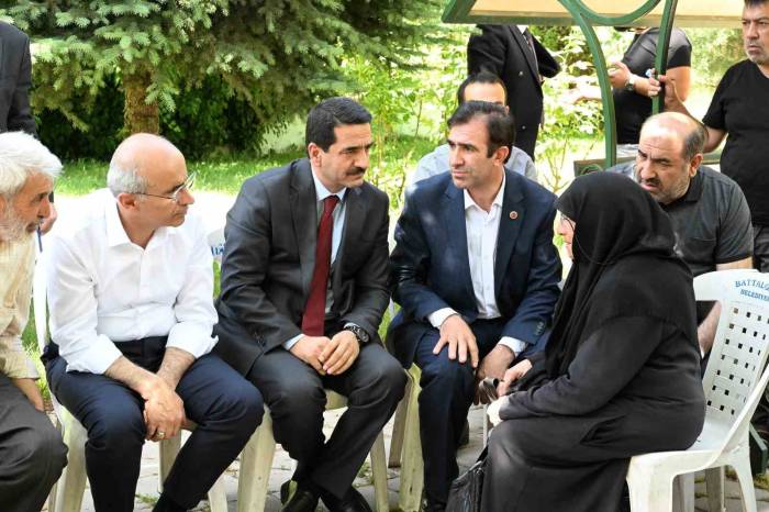 Taşkın, Çöşnük Mahallesi Sakinlerini Dinledi