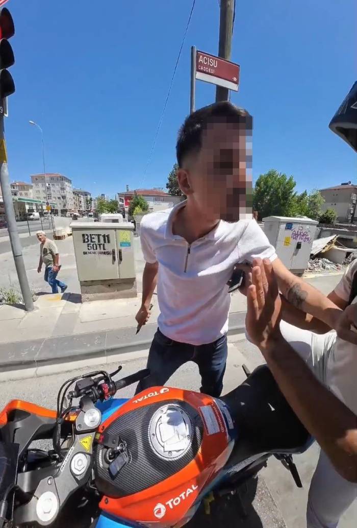 Trafikte Tartıştığı Motosikletliye Bıçak Çekti: ‘Seni İkiye Bölerim’