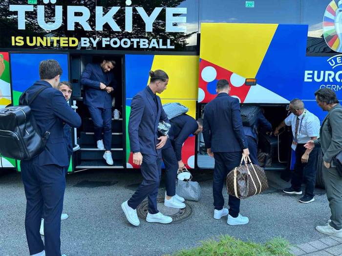 A Milli Futbol Takımı, Almanya’ya Geldi