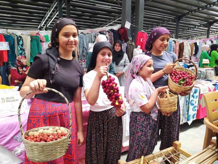 Çivril’de Kursiyerlerin Yıl Boyunca Ürettikleri Görücüye Çıktı