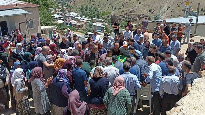 Topraktan Çıkartılıp Toprağa Verildi