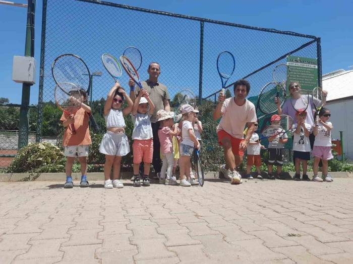 Minik Eller İsabeyli’de Raketle Buluştu