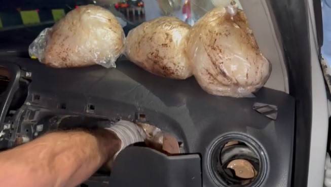 İzmir’de Bir Araçtan 8 Kilogram Metamfetamin Ele Geçirildi